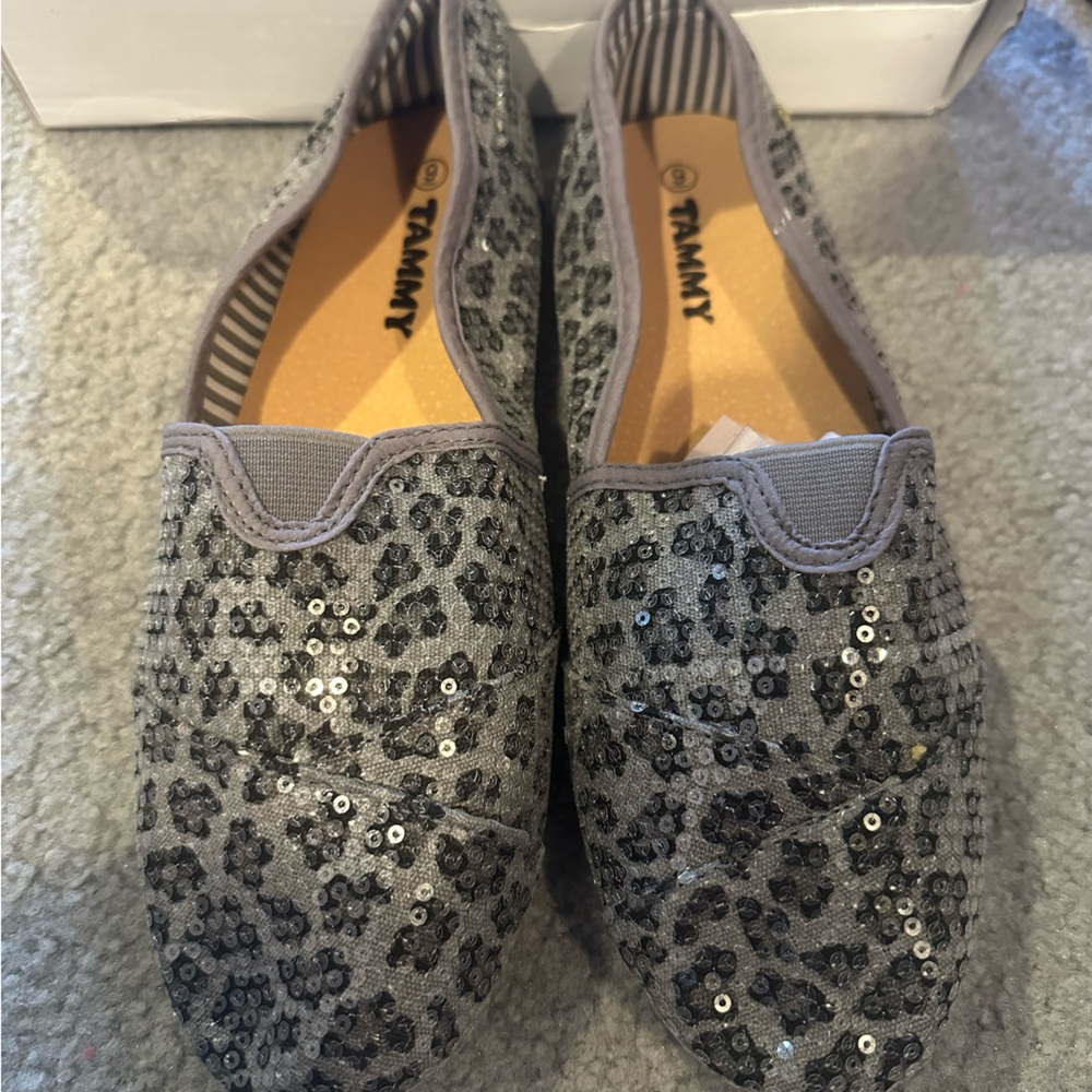 Grey leopard flats